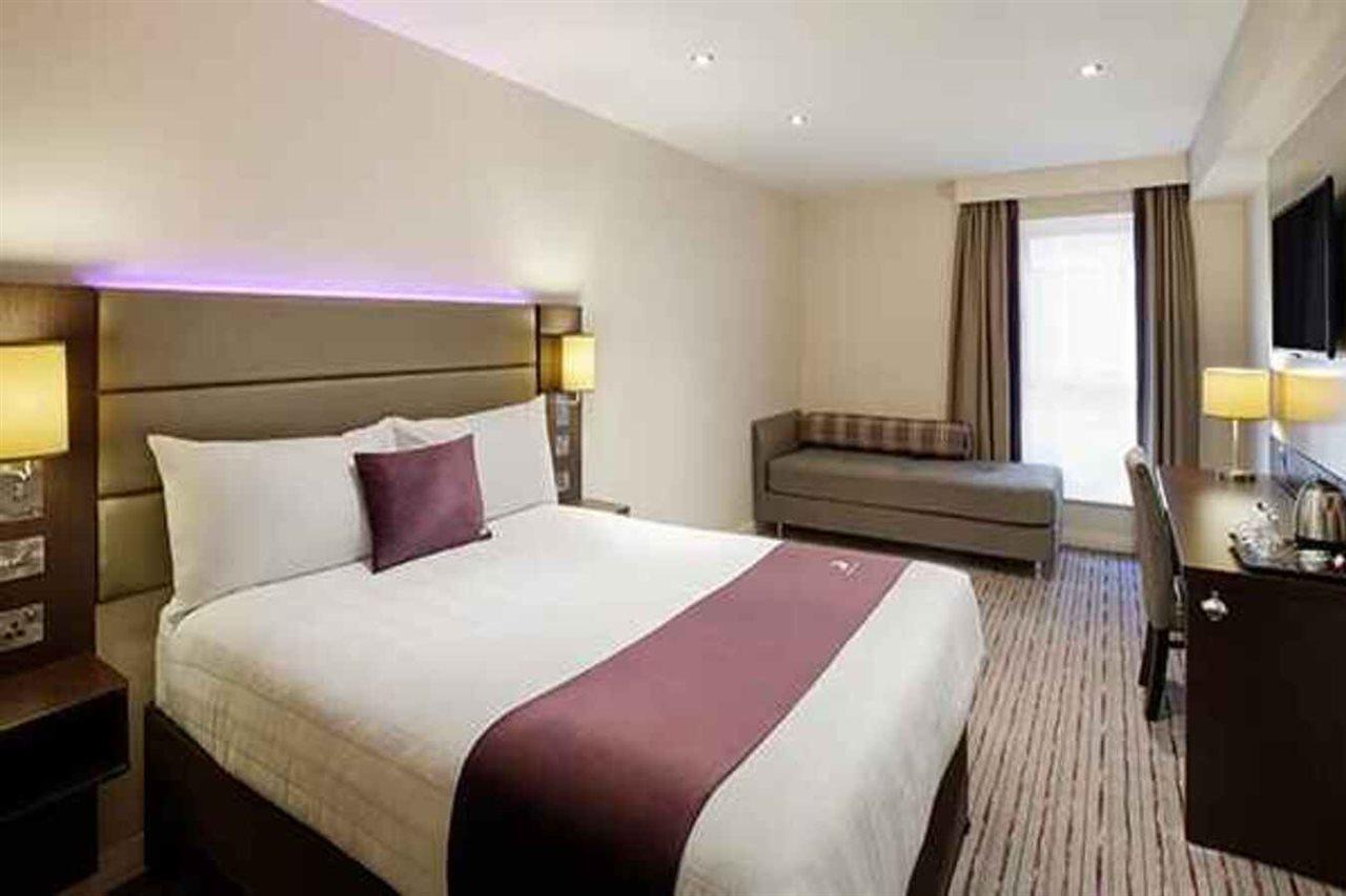 Premier Inn Premier Inn サフロン・ワルデン エクステリア 写真