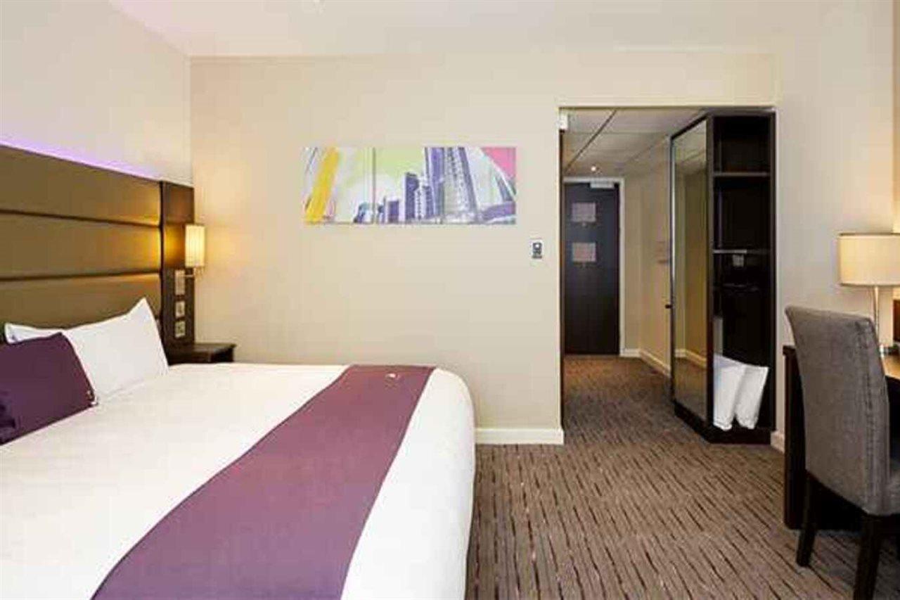 Premier Inn Premier Inn サフロン・ワルデン エクステリア 写真